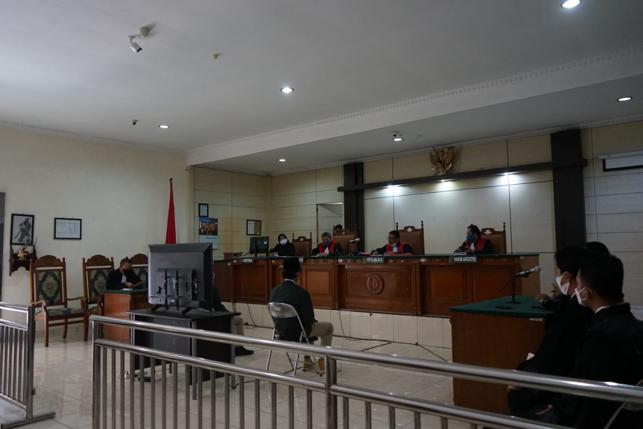 Sidang Putusan Hakim Atas Kasus Empat Mahasiswa Penolak Omnibus Law di Semarang [BP2M/Alisa]