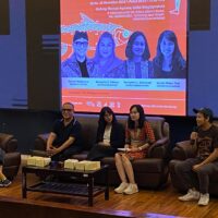 Sesi diskusi setelah penayangan perdana film dokumenter Legiun Tulang Lunak di Gedung Thomas Aquinas Unika Soegijapranata, Sabtu (16/11) [BP2M/Raihan Rahmat]