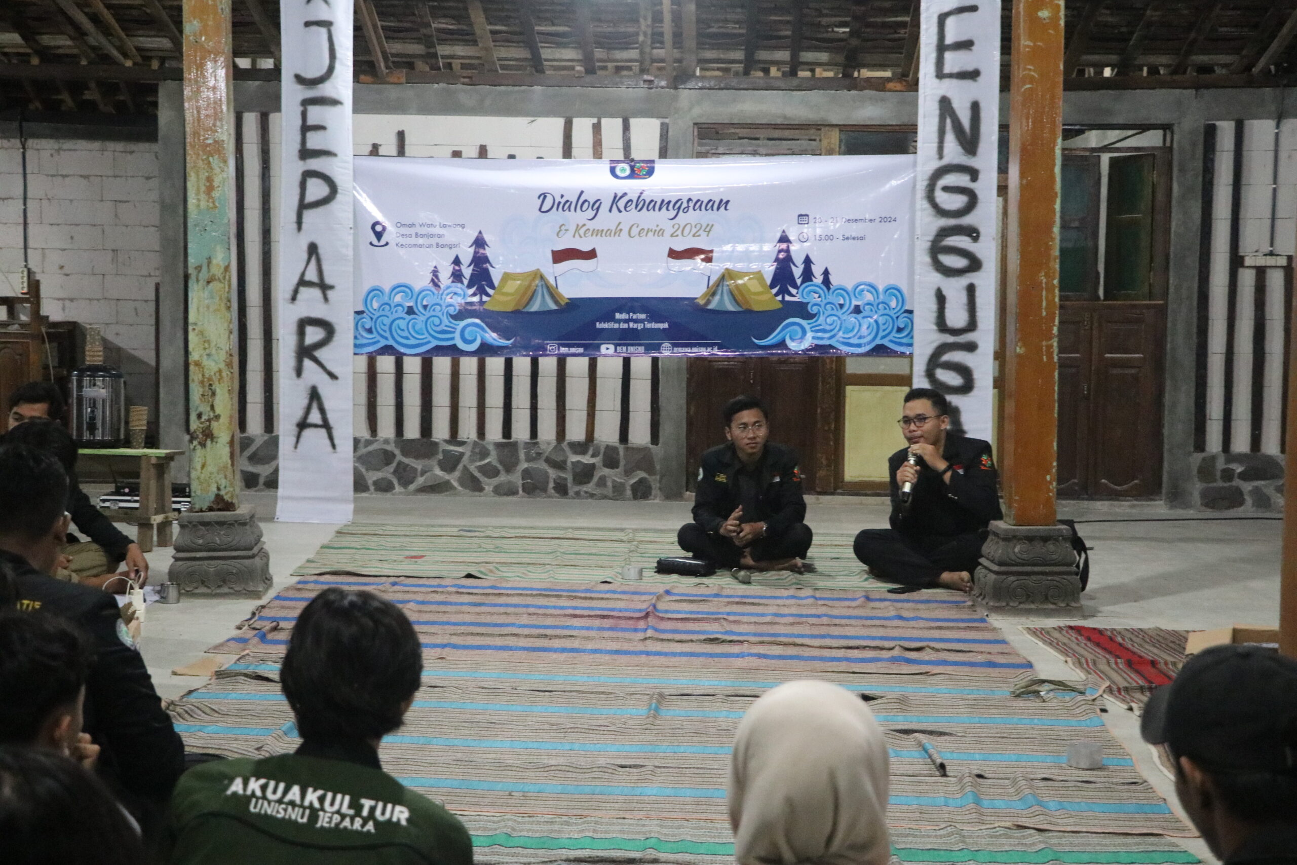 Sesi Dialog Pesisiran “Membangun Kekuatan Bersama Melawan Tambang Pasir, Ancaman bagi Ruang Hidup Warga Pesisir” di Omah Sawah Watu Lumpang, Jepara, Jumat (20/12/2024). [Retno/Magang BP2M]