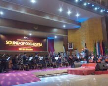 Puncak pertunjukkan orkestra yang dimainkan oleh mahasiswa Unnes, Selasa (25/02/2025) [Haidar Ali/Magang BP2M].