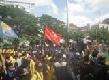 Sekumpulan mahasiswa memenuh aksi di depan Gedung DPRD Jawa Tengah (Haidar/Magang BP2M)