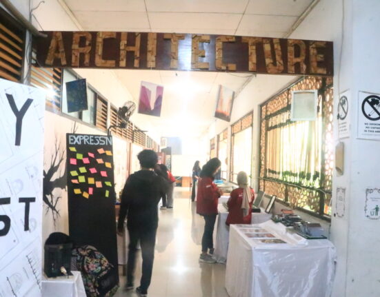 Gapura pameran Grand Sarggavest, (Kamis, 13/2/25) [Magang BP2M/Gemilliano]