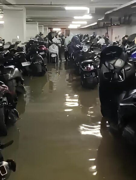 Kondisi Basement Usai Banjir Melanda Fakultas Ekonomika dan Bisnis, Senin (10/03/2024) [Zahwa Zahira/Magang BP2M]