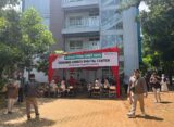 Tenda tempat para pesera UTBK berteduh dan menunggu gilirannya. (Rabu, 23 April 2025) [Gusti/BP2M]