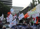Perwakilan buruh melakukan orasi di depan gedung DPRD Jawa Tengah (01/05/2025) [Vittorio/Magang BP2M]