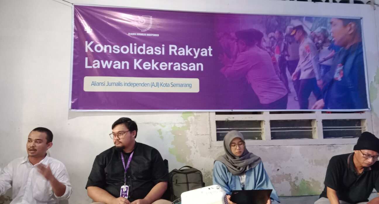 Para narasumber dan salah satu moderator tengah duduk dalam diskusi pada Kamis, (26/06/25) [Lidwina/BP2M]