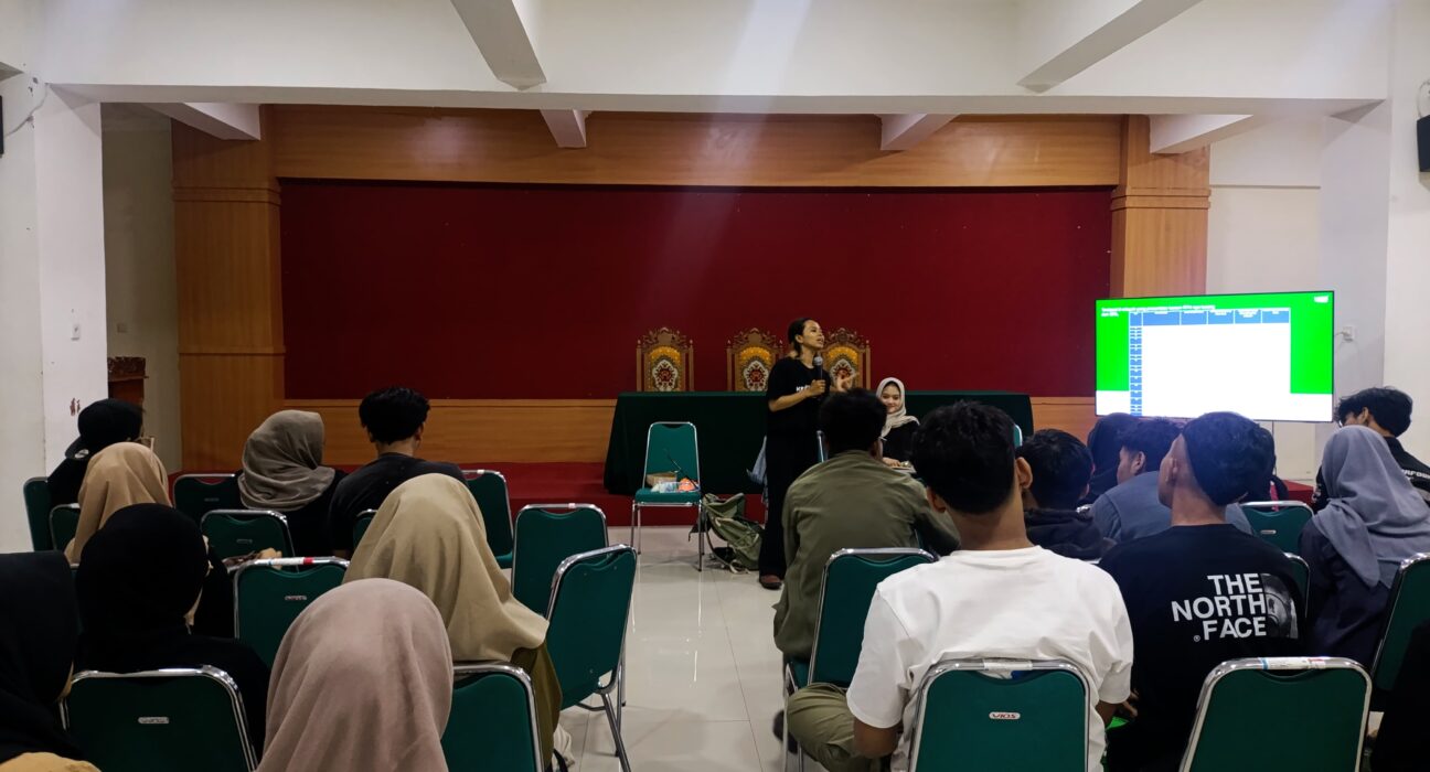 Situasi diskusi saat penjelasan materi dari Walhi Jawa Tengah (Sabtu, 12/07/2025) [Sultan/BP2M]