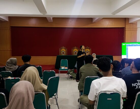 Situasi diskusi saat penjelasan materi dari Walhi Jawa Tengah (Sabtu, 12/07/2025) [Sultan/BP2M]