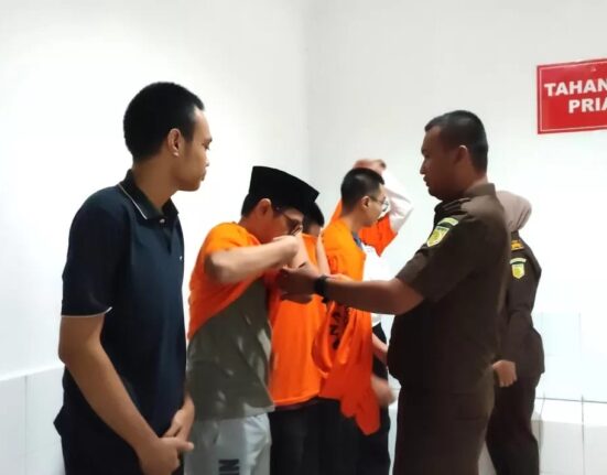 Tahanan aksi hari buruh saat menjadi tahanan kota (sumber; dokumentasi pihak utama)