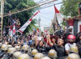 Aksi Warga Pati yang berhadapan dengan aparat (Sultan/ BP2M)