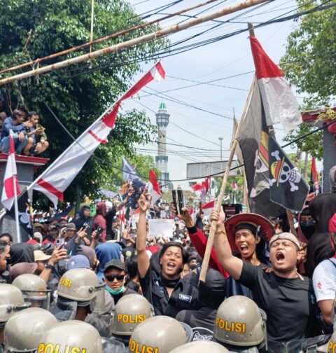 Aksi Warga Pati yang berhadapan dengan aparat (Sultan/ BP2M)