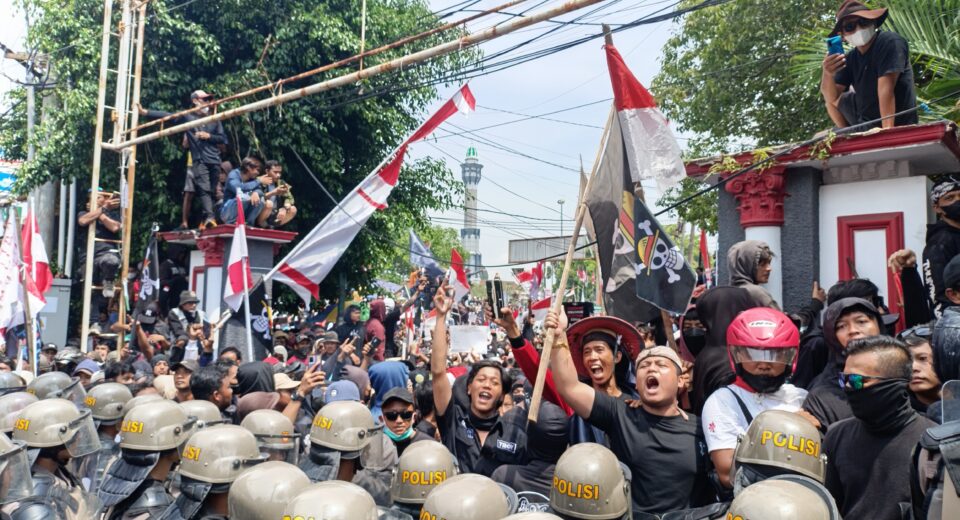 Aksi Warga Pati yang berhadapan dengan aparat (Sultan/ BP2M)