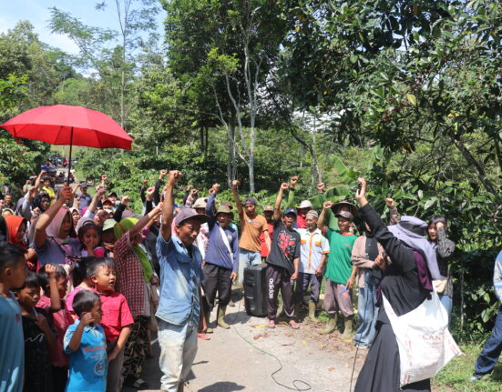 Aksi pemolakan warga Dusun Dayunan (Sultan/ BP2M)