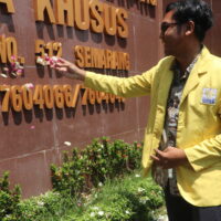 Aksi tabur bunga di depan Pengadilan Negeri Kota Semarang (Puji/ BP2M)