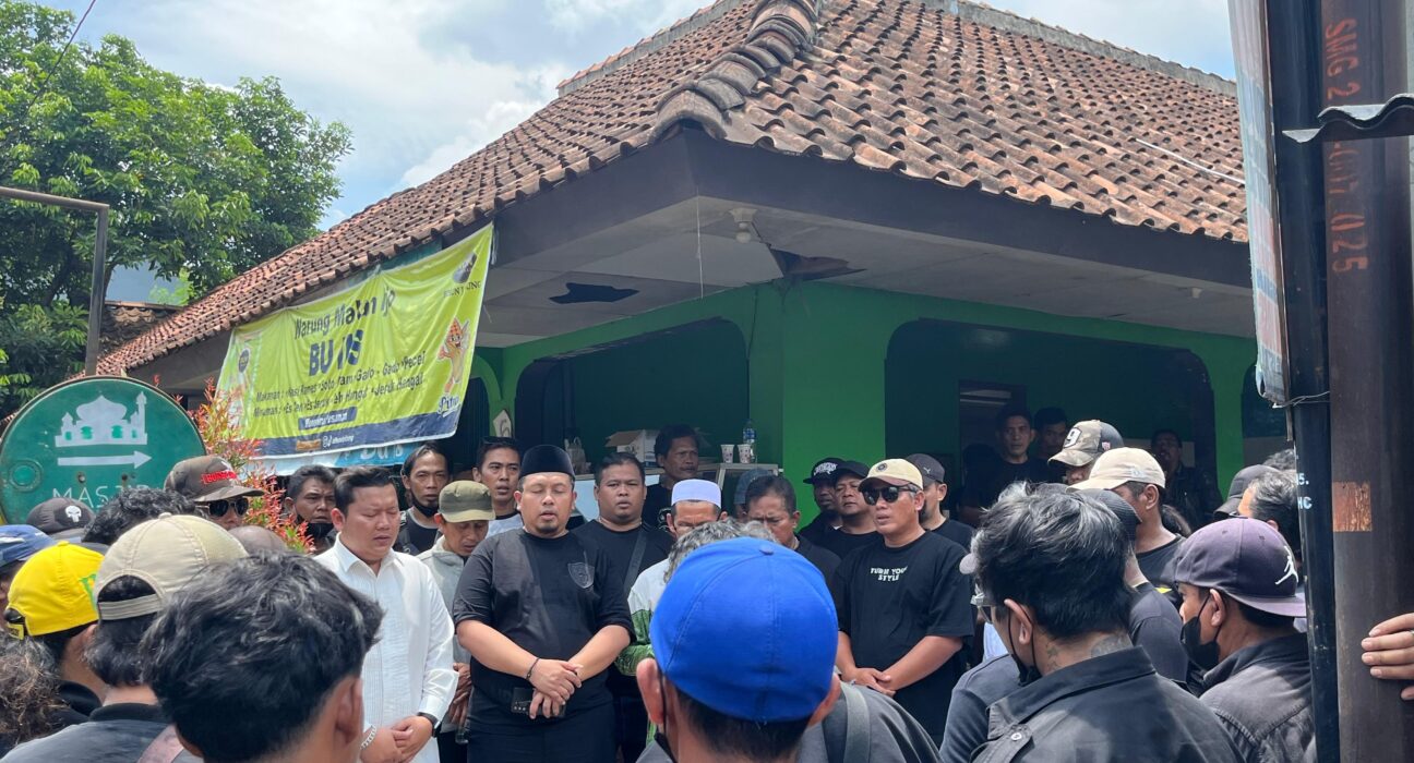 Warga sedang melakukan doa bersama sebelum akhirnya membubarkan diri pada Selasa, (09/09/2025) [BP2M]