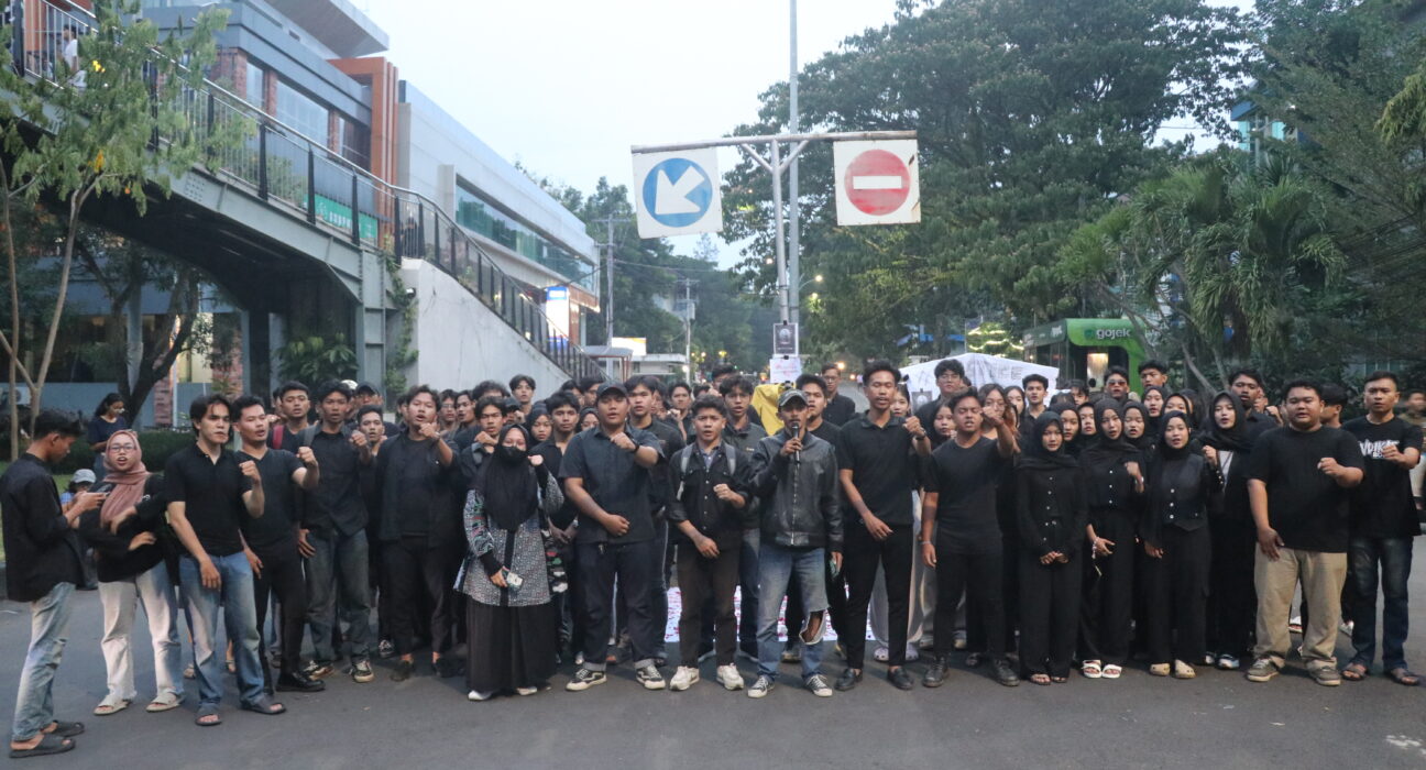Pernyataan sikap massa Aksi Kamisan dalam rangka menuntut agar diusut tuntas kasus berpulangnya mendiang Iko Juliant Junior pada Kamis, (18/09/2025) [BP2M].