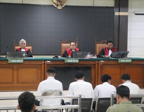 Majelis hakim sedang membuka sidang bersama kelima terdakwa Kamis, (04/09/2025) [BP2M]
