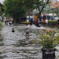 Potret banjir yang menggenangi salah satu daerah di Kota Semarang, Kamis (30/10/2025)