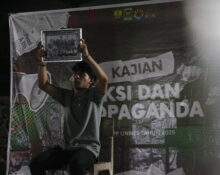 Seorang mahasiswa tengah memvisualisasikan nasib para guru (Selasa, 25 November 2025) [BP2M]