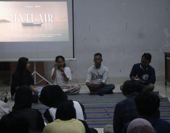 Para narasumber menyampaikan materi pada sesi diskusi bertajuk “Mati Air” pada Senin (24/11/2025) [Sultan/BP2M]