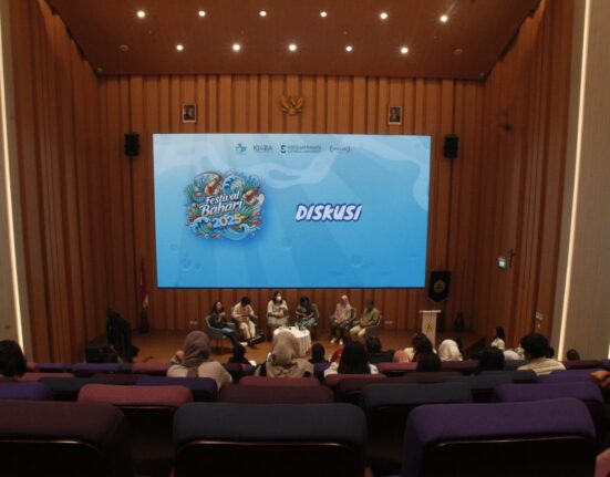 Narasumber saat sesi diskusi menyimak pertanyaan dari peserta pada Rabu (26/11/25) [Sultan/BP2M]