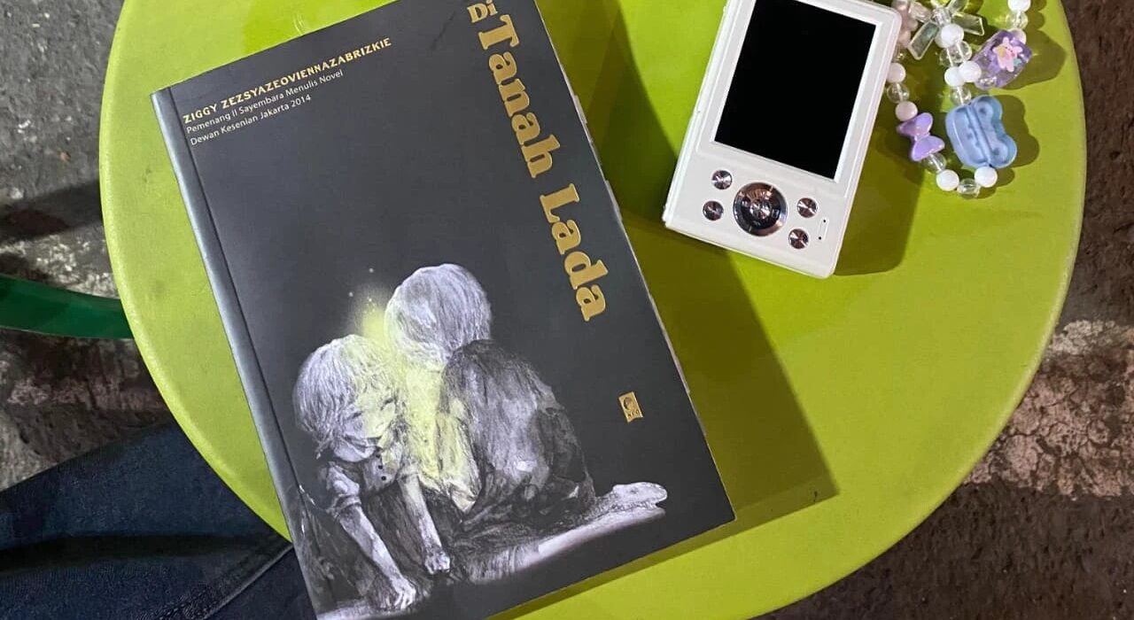 Sampul novel Di Tanah Lada [Adhisti Kurnia]