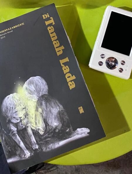 Sampul novel Di Tanah Lada [Adhisti Kurnia]