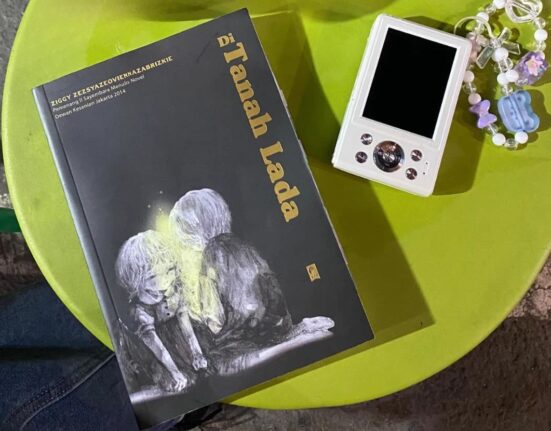 Sampul novel Di Tanah Lada [Adhisti Kurnia]