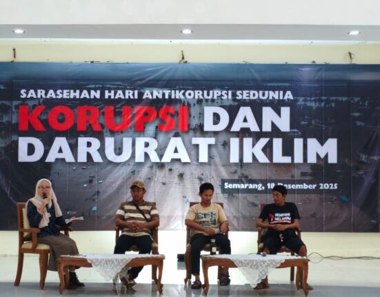 Sesi diskusi bertemakan korupsi dan darurat iklim pada Kamis (18/12/2025) [BP2M/Haidar]