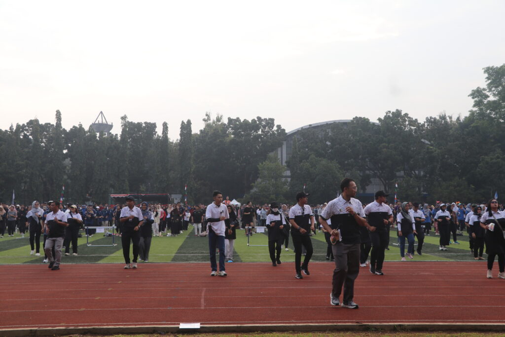 Civitas Akademika dan mahasiswa mengikuti Senam Unnes Maju, Kamis (12/02/26) [Bintang/Magang BP2M]