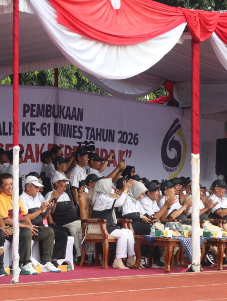 Antusias Civitas Akademika dalam menyaksikan penampilan SDGs dari berbagai fakultas dan lembaga, Kamis (12/02/26) [Bintang/Magang BP2M]