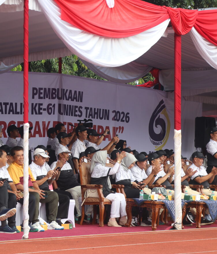 Antusias Civitas Akademika dalam menyaksikan penampilan SDGs dari berbagai fakultas dan lembaga, Kamis (12/02/26) [Bintang/Magang BP2M]