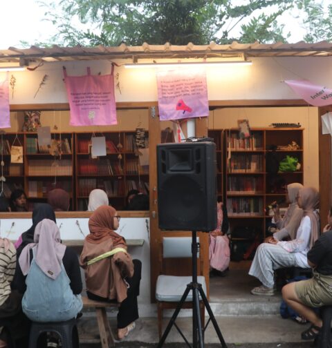 Para peserta sedang membagikan pengalaman terkait gerakan perempuan pada Sabtu (07/08/2027) [BP2M]