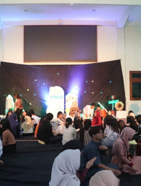 Salah satu bagian diskusi acara dari Berbusa yang di gelar teater ss di auditorium prof. Wuryanto, (Minggu/08/03/2026) [Basith Bp2m]