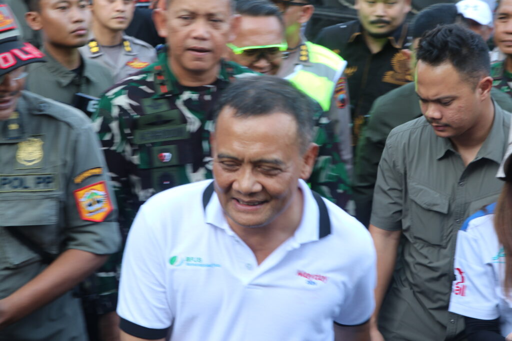Gubernur Jawa Tengah, Ahmad Luthfi, menemui massa aksi demo buruh yang sedang menyuarakan tuntutan, Jumat (01/05/2026) [Abdul/BP2M]